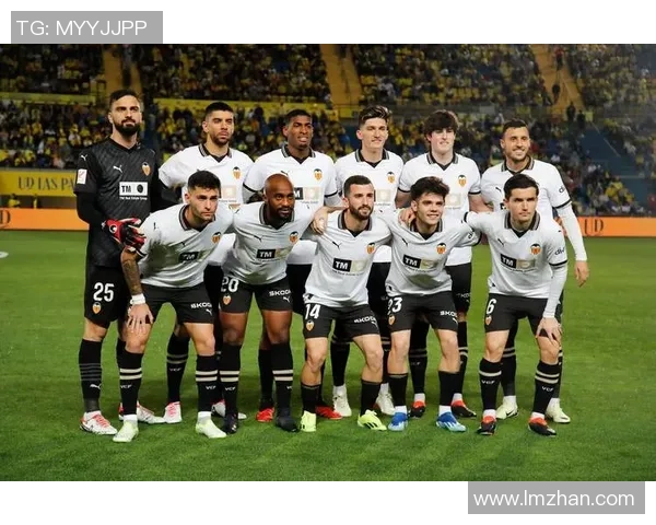 新一代年轻足球明星阵容崭露头角引领未来赛场风潮 新一代年轻足球明星阵容崭露头角引领未来赛场风潮