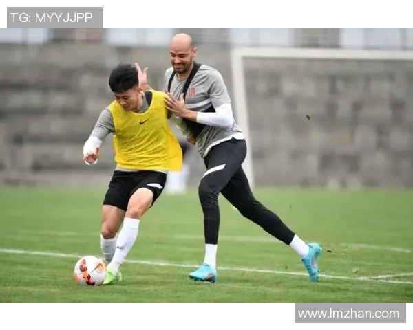 成都足球队在大师赛中的默契配合与战术执行分析